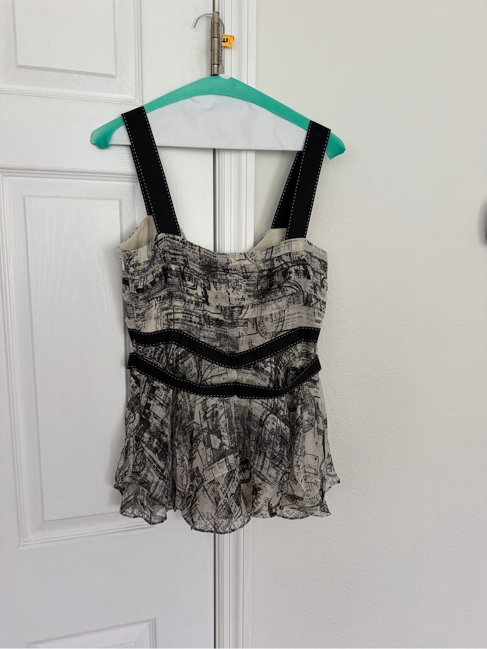 DIANE VON FURSTENBERG Vintage Ragazza Silk Passport Print Peplum Tank Top Sz